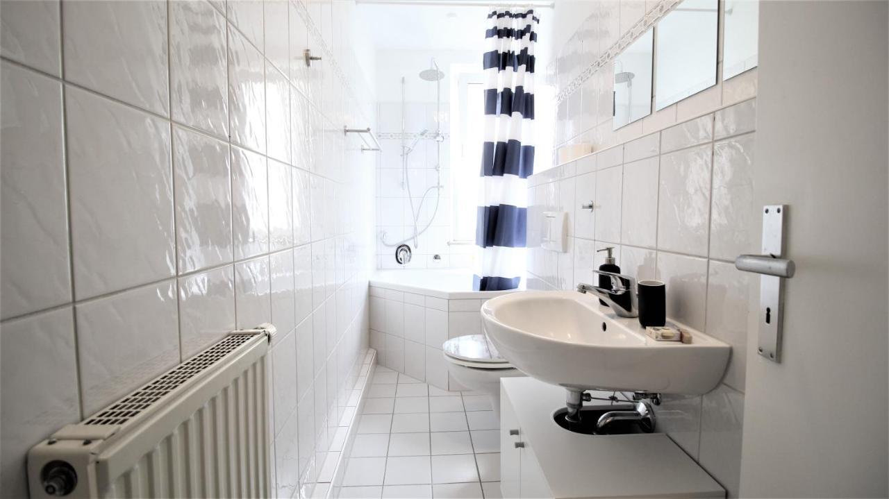 Zentral Wohnen - Inkl. Privatem Stellplatz Apartamento Wurtzburgo Exterior foto