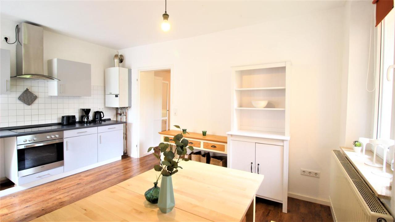 Zentral Wohnen - Inkl. Privatem Stellplatz Apartamento Wurtzburgo Exterior foto