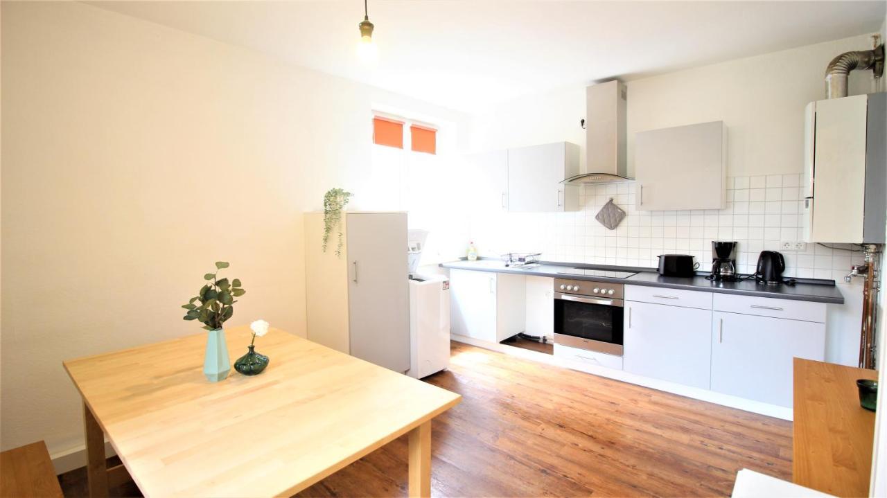 Zentral Wohnen - Inkl. Privatem Stellplatz Apartamento Wurtzburgo Exterior foto