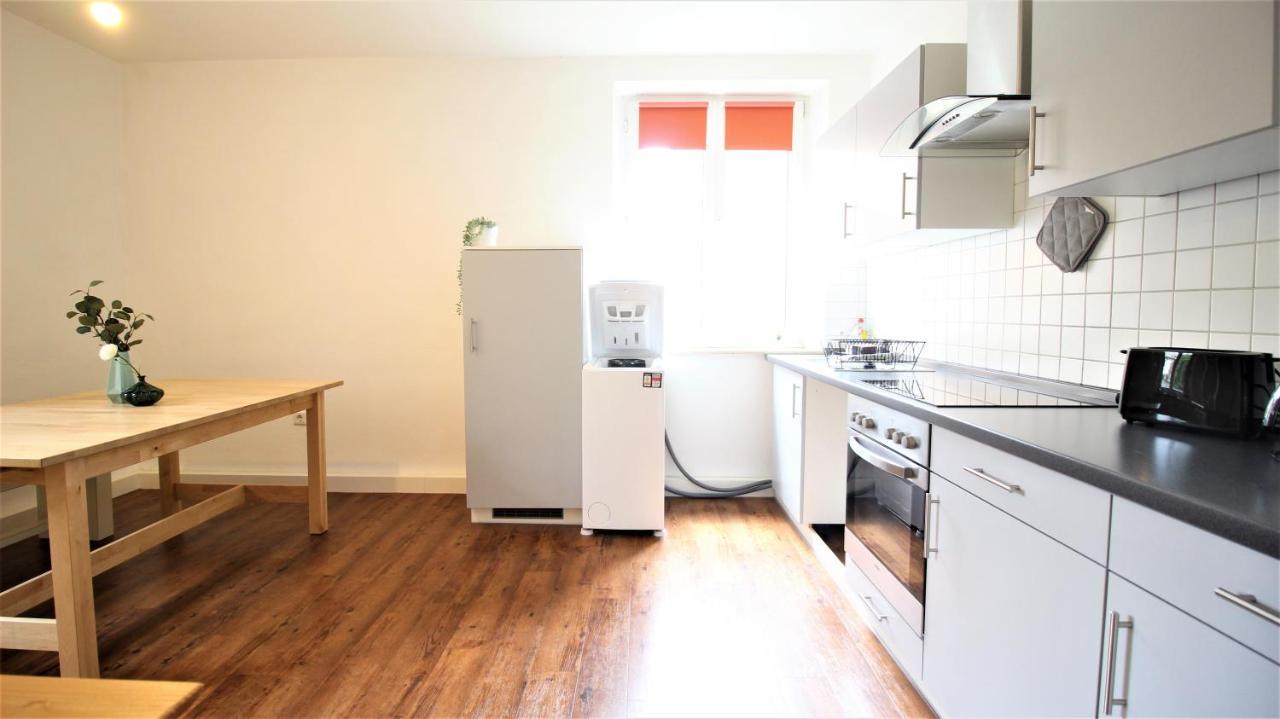 Zentral Wohnen - Inkl. Privatem Stellplatz Apartamento Wurtzburgo Exterior foto
