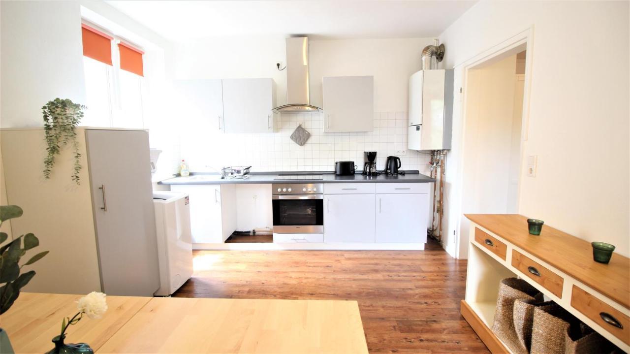 Zentral Wohnen - Inkl. Privatem Stellplatz Apartamento Wurtzburgo Exterior foto