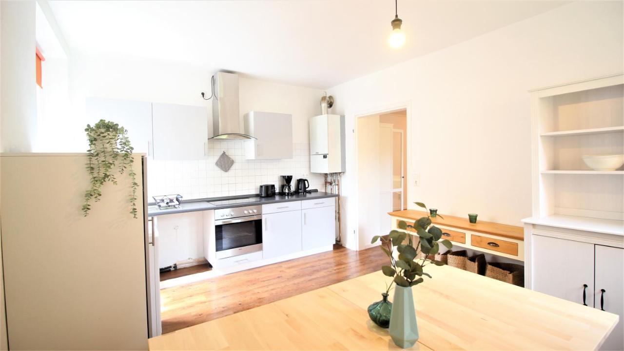 Zentral Wohnen - Inkl. Privatem Stellplatz Apartamento Wurtzburgo Exterior foto